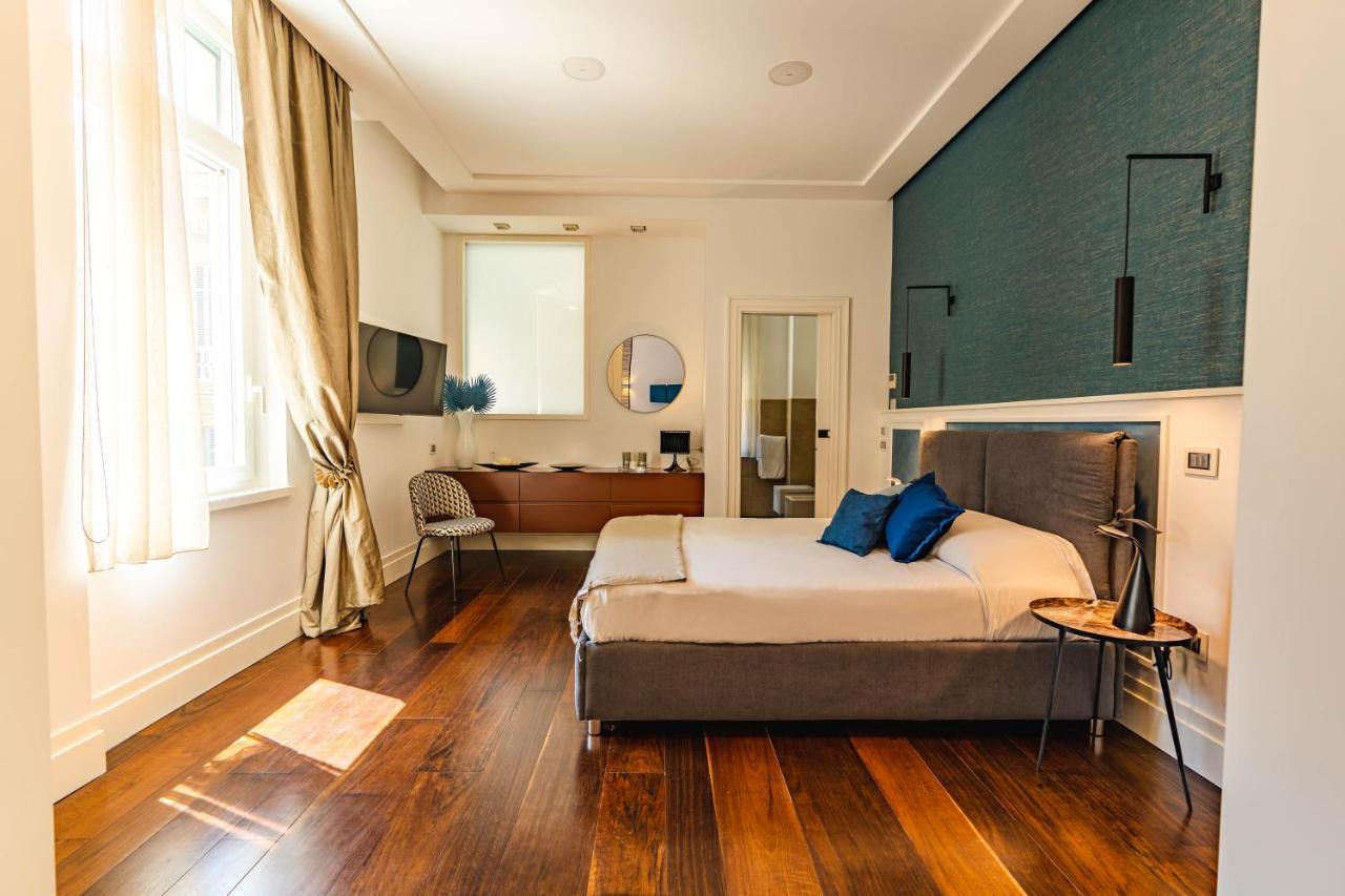Ad Maiora Boutique Suite เนเปิลส์ ภายนอก รูปภาพ