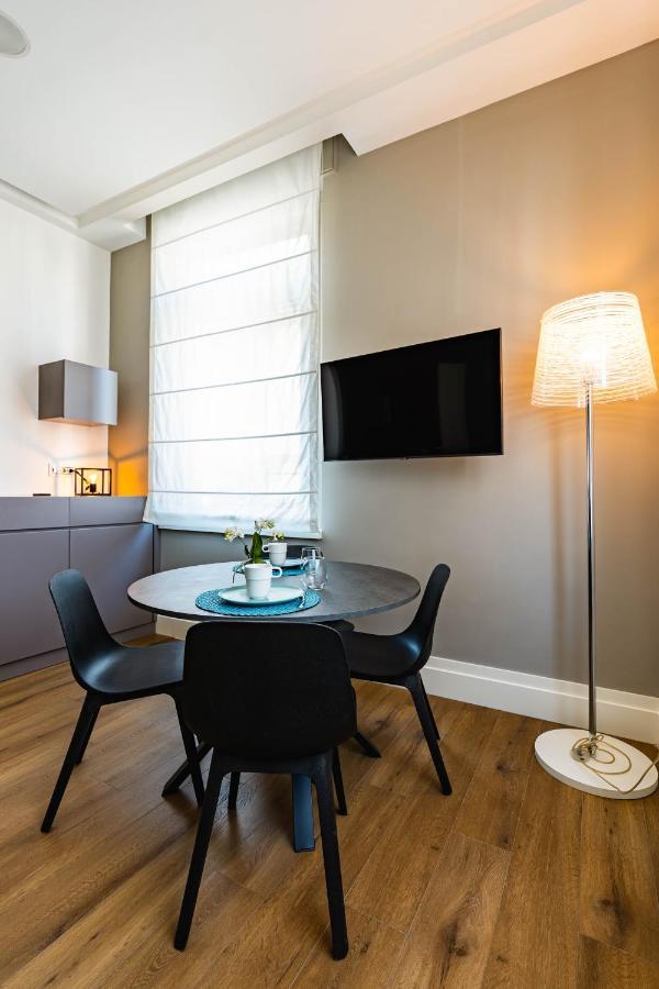 Ad Maiora Boutique Suite เนเปิลส์ ภายนอก รูปภาพ